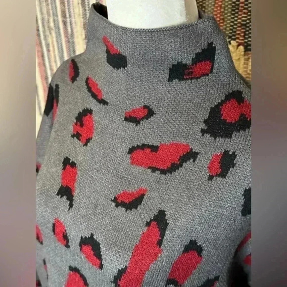 BNWT Charcoal and red Leopard mock turtleneck sweater - Picture 4 of 5